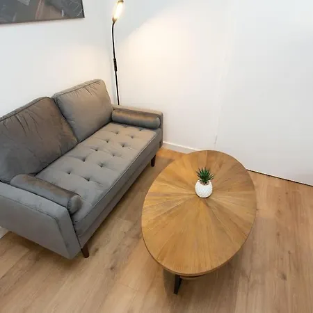 Apartment Little Central Leipzig - Ruhig & Im Zentrum Gelegen- Perfekt Fuer Solo Reisende, Paare Oder Businessgaeste 3Rd Floor *