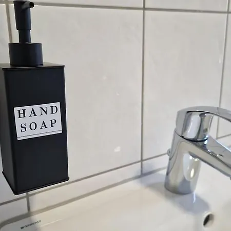 דירה Little - Ruhig & Im Zentrum Gelegen- Perfekt Fuer Solo Reisende, Paare Oder Businessgaeste 3rd Floor